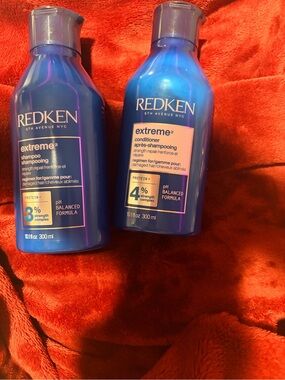 Redken Extreme Strength Shampoo & Conditioner Duo & Gift Bag